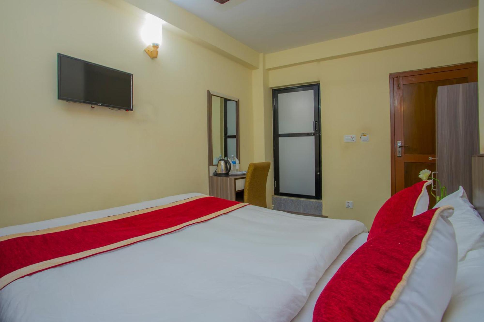 Oyo 297 Hotel Aayam กาฐมาณฑุ ภายนอก รูปภาพ