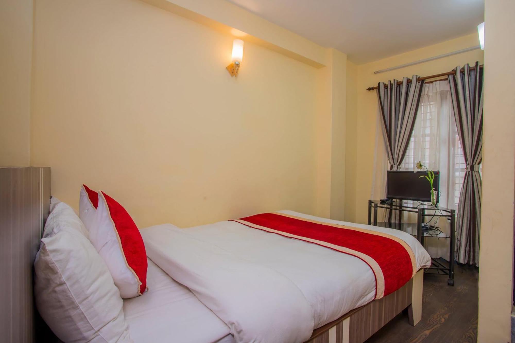 Oyo 297 Hotel Aayam กาฐมาณฑุ ภายนอก รูปภาพ