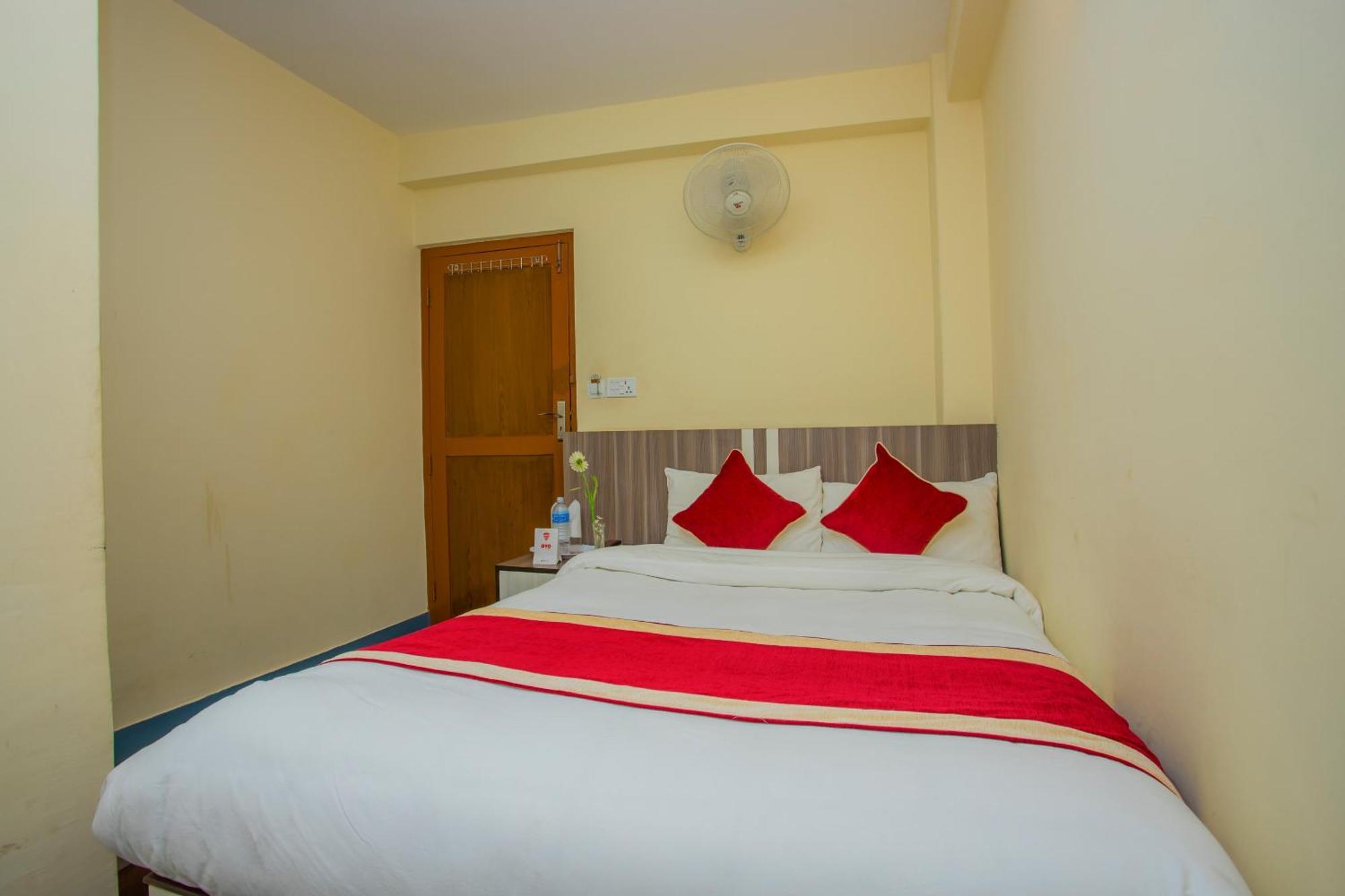 Oyo 297 Hotel Aayam กาฐมาณฑุ ภายนอก รูปภาพ