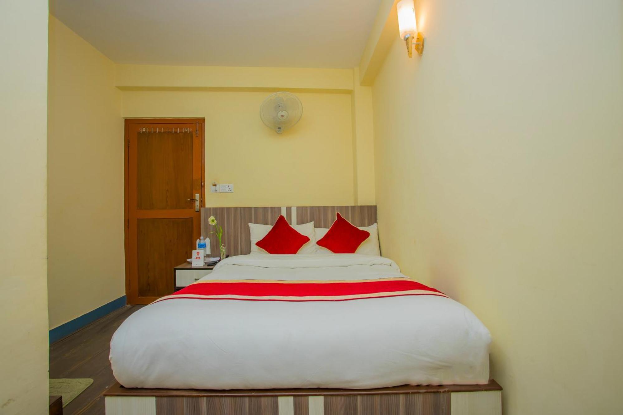 Oyo 297 Hotel Aayam กาฐมาณฑุ ภายนอก รูปภาพ